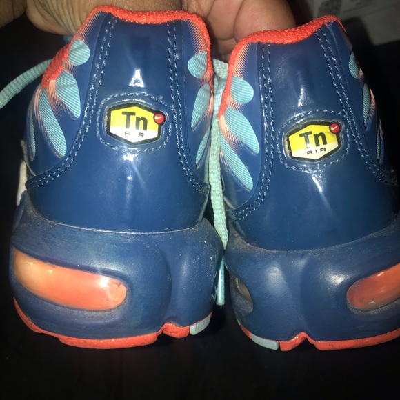 Big Kid’s 5.5 Nike shoe worn twice - Picture 4 of 5